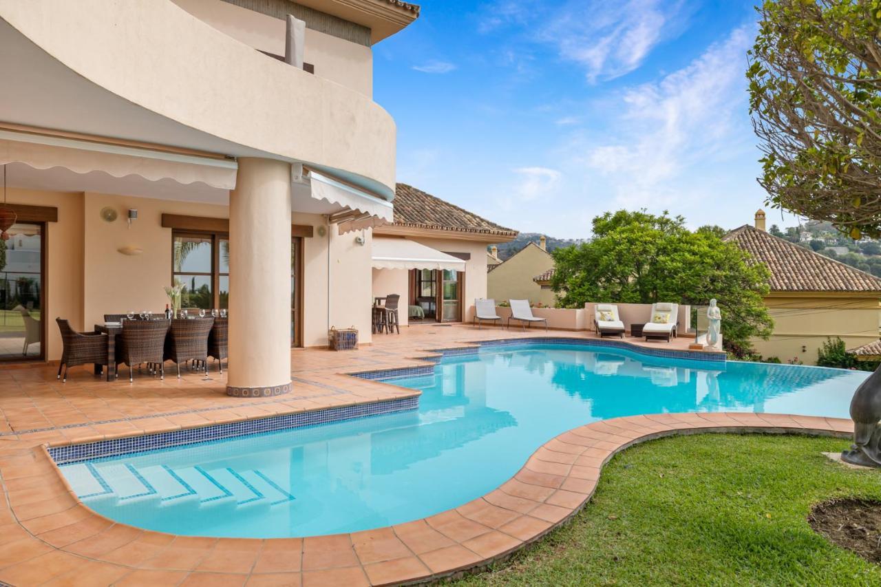 Luxury Villa Robledal By Mabiente - Views Of The Sea And The Golf Course Marbella Exterior foto